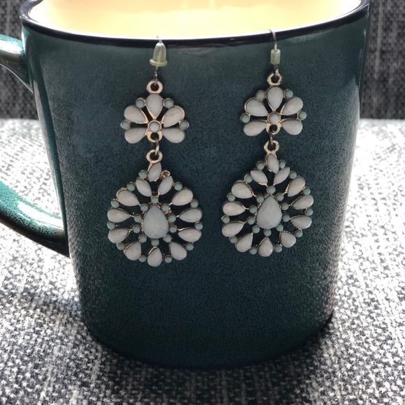 Mint Green/Gold Chandelier Boho Drop Earrings - Picture 1 of 3